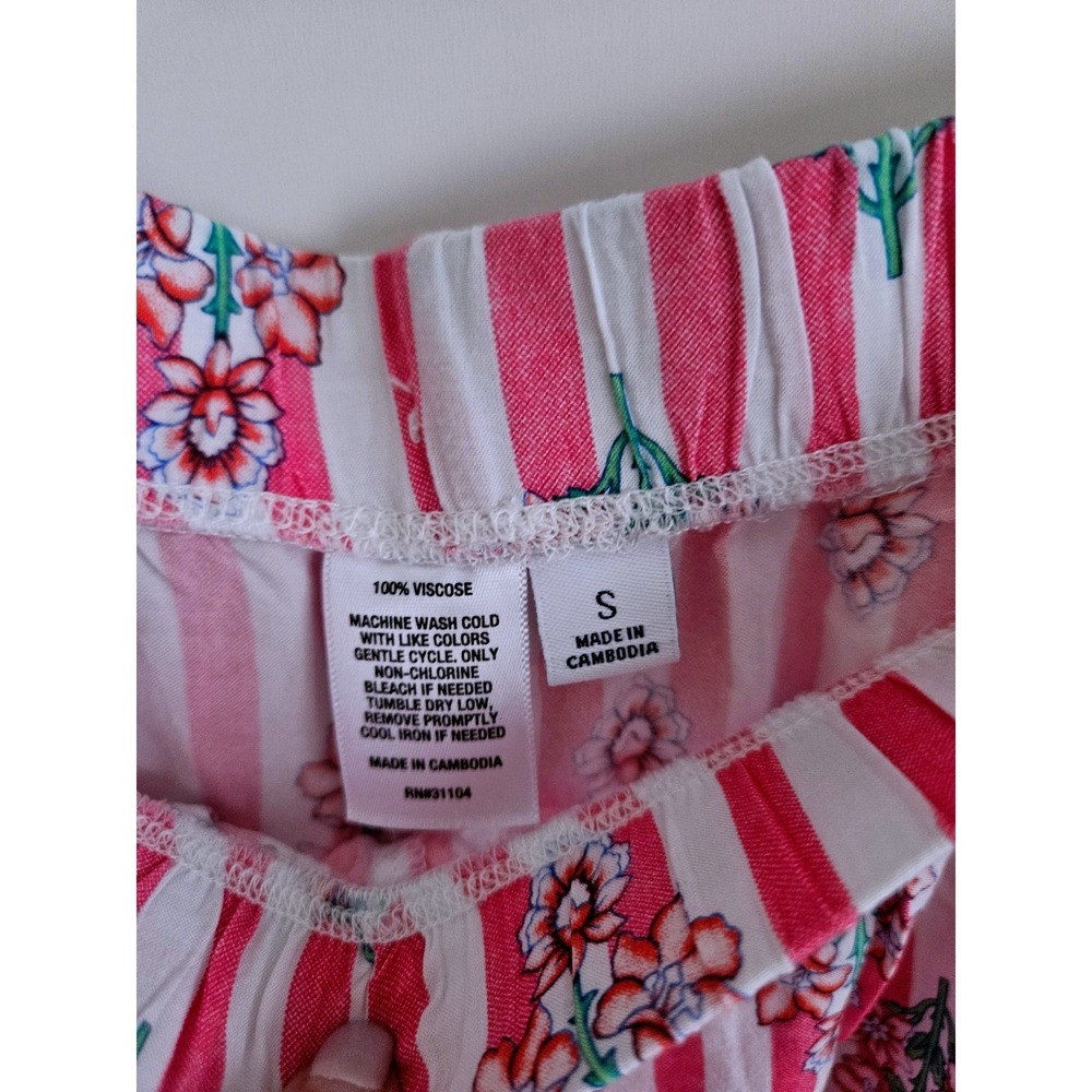 Crown & Ivy Small Pink White Stripe Floral Pajama Set Short Capris 2 Piece - Picture 9 of 11